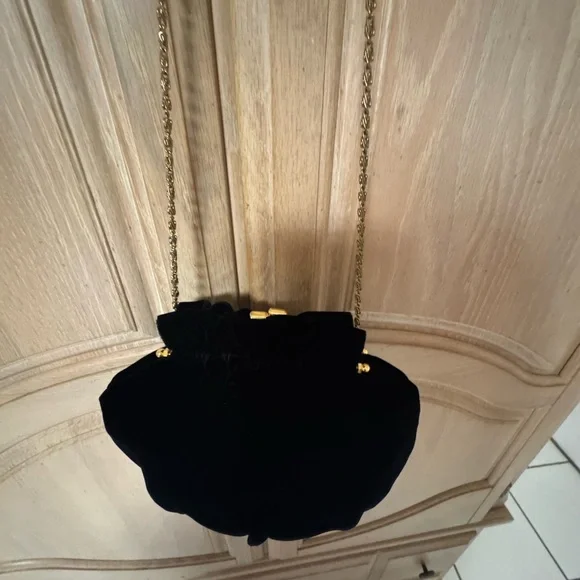 Elegant Black Velvet Evening Bag - Picture 6 of 8